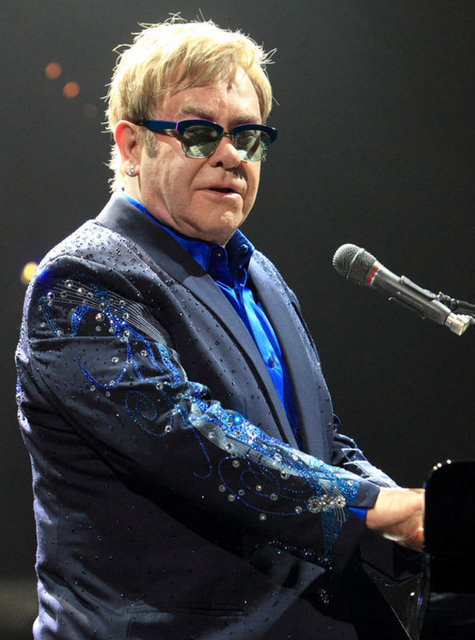 Başakşehir Belediyesi'nin bülteninde yer alan Elton John ile ilgili haber ortalığı karıştırdı: "Haber eşcinselliği teşvik edici"