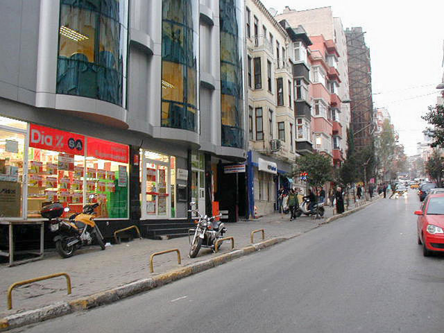 Sıraselviler Cd. | 18.000(2010) 23.000(2014)