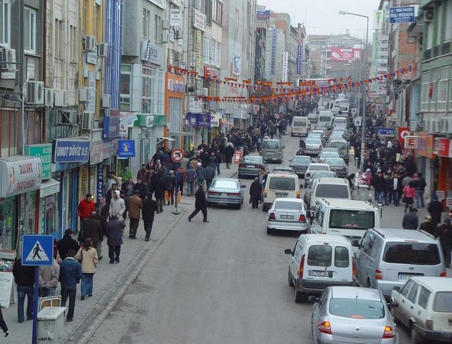 Taki Zafer Caddesi | 24.000(2010) 30.000(2014) -