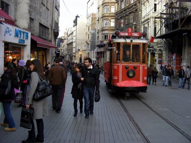 İstiklal Cd. | 18.000(2010) 22.250(2014)