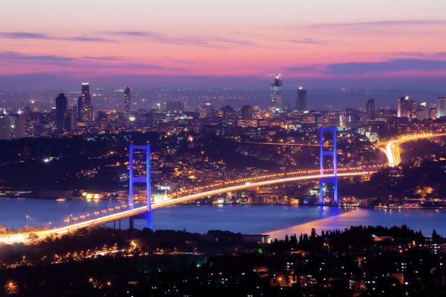 İstanbul'da yeni gelişen bazı bölgeler ile ticaret merkezlerinin yoğun olduğu yerlerde arsa değerlerinde yüksek oranlı artışlar yapıldı. İstanbul'da yeni gelişen bazı bölgeler ile ticaret merkezlerinin yoğun olduğu yerlerde arsa değerlerinde yüksek oranlı artışlar yapıldıİstanbul'da yeni gelişen bazı bölgeler ile ticaret merkezlerinin yoğun olduğu yerlerde arsa değerlerinde yüksek oranlı artışlar yapıldı. İşte İstanbul'da 2010 yılından 2014 yılına bazı semtlerdeki eski ve yeni arsa değerleri: