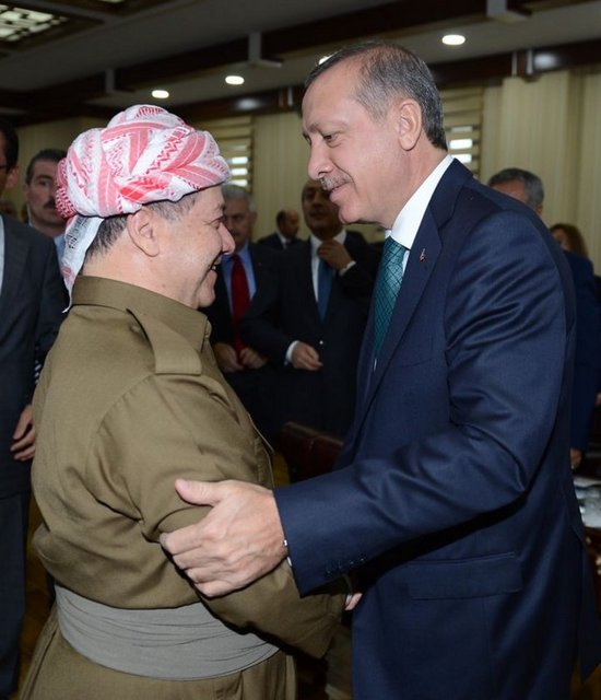 "15-20 sene önce Diyarbakır'da böyle bir konuşmanın hayal bile edilemeyeceğini" söyleyen Barzani, konuşmasını Türkçe, "Yaşasın barış" sözleriyle bitirdi.