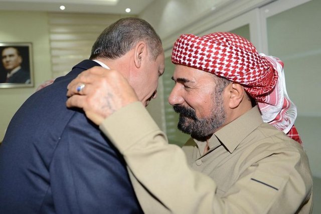 Erdoğan için, "Temiz süte büyük maya çaldı" diyen Perwer, İbrahim Tatlıses ile "Megri Daye" (Ağlama Anne) türküsünü söyledi.