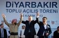 İbrahim Tatlıses de, Kürtçe ve Türkçe konuşma yaptı. Tatlıses, erkek çocuğu olması durumunda adını Barış koyacağını söyledi.