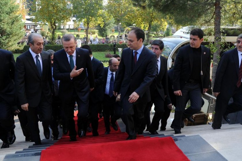 Başbakan Erdoğan, daha önceki Diyarbakır ziyaretlerinin aksine bu kez Diyarbakır Büyükşehir Belediyesi'ni ziyaret etti.