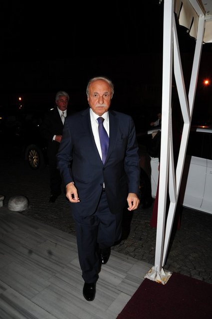 HÜSNÜ ÖZYEĞİN 