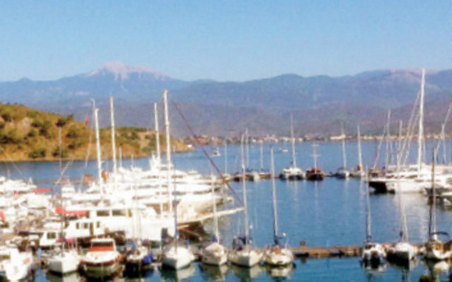 Çanakkale Savaşı'nda kaybolan 2 oğlunu arayan babanın 1919'da Türkiye'ye gelişini anlatan filmi için Türkiye'ye gelen Crowe, Fethiye'deki Tlos Antik Kenti'nin fotoğrafını... -