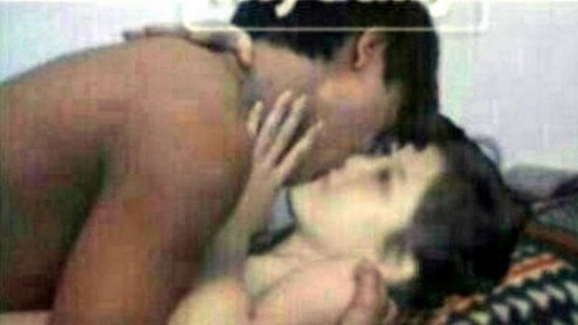 Kuzey Kore'nin first-lady'sinin porno görüntüleri Güney Kore'de internet sitelerinde yayılırken, görüntülerdeki kadın Ri Sol-ju'ya çok benziyor.