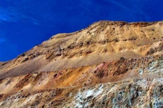 Madenin içerisinden, üst kısımlar "dağ gibi" görünüyor. -  -  -  -  -