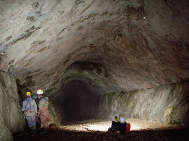 Fransa'nın güneyinde yer alan Gouffre Berger mağarasını uğrak yeri haline getiren adrenalin tutkunları ve tırmanıcılar, bu mağaranın ihtişamından gözlerini alamıyorlar.