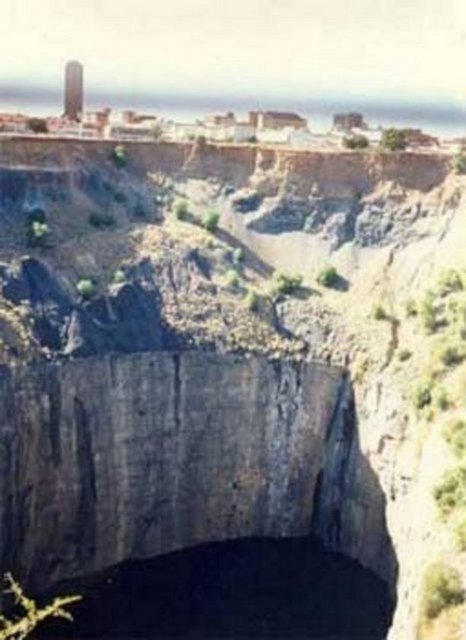 Kimberley çukuru tam 1097 metre derinliğinde  -