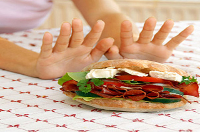 Her konuda biraz da olsa bilgi sahibi olduklarından ötürü elde ettikleri beslenme bilgileri kafalarını karıştırabilir ve yanlış diyetlere yönelebilirler.