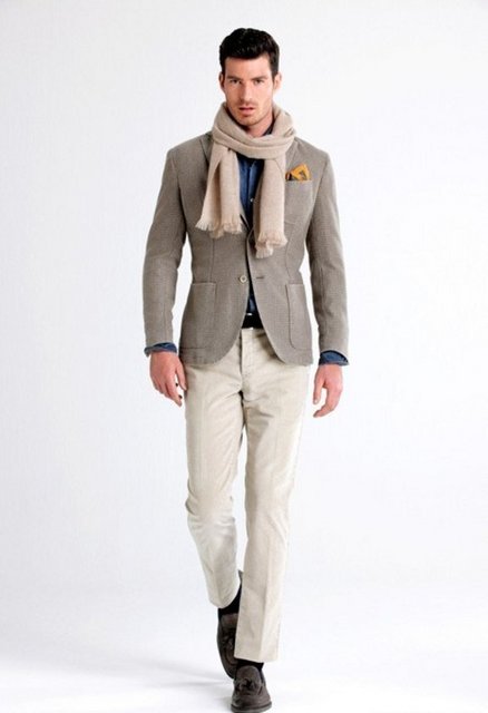 İşe iyi bir erkek kuaförü tavsiyesi ile başlayalım.Yüz hatları, fizik ve karakterine göre yapılacak bir saç stili için; İstanbul'da Ebil Saç Tasarım, Şükrü Dudu, İbrahim Zengin, Erdem Kıramer, Hakan Köse, Salon Veysel, Yıldırım Özdemir, Adana'da MT, İzmir'de Hurşit, Bodrum'da HIY Arif Difference Kuaför, Ankara'da Starmen ve Kuaför Cemil listenizde olması gereken doğru adresler. - Eller, yine aynı adreslerdeki profesyonellere teslim edebilir, hatta cilt bakımı da yaptırılabilir. -