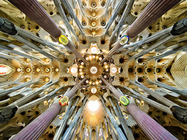 Sagrada Família (1882–Present) — Barselona, İspanya -
