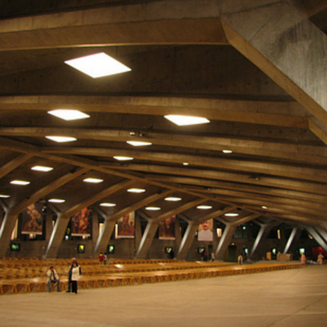 St. Pius X Bazilikası (1958) — Lourdes, Fransa