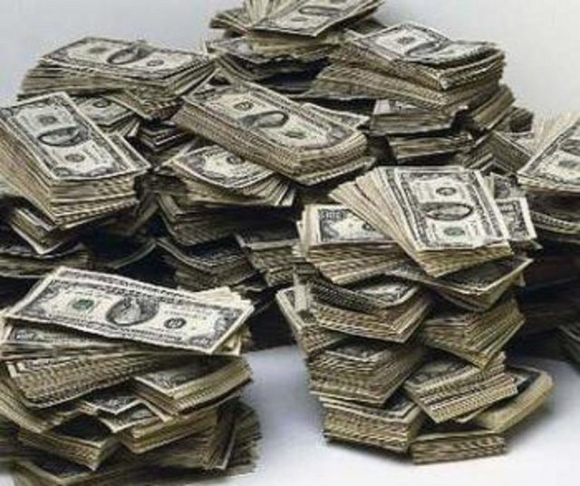 Lee'nin harcamaları bunlarla da kalmıyor. Janite, 30.000 doları da vefat eden Güney Koreli bir kilise papazının ailesine bağışladı ve The St. Louis Korean American Association'a bir ev aldı. Bunlara bir de kumarda 1 yılda kaybettiği 347.000 dolar, banka kredileri, kredi kartı borçları eklenince tam bir felakete sürüklenerek 2001′de tamamen iflas etti.