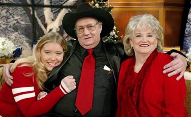 55 yaşındaki Whittaker, o zamanlar Diversified Enterprises Construction adlı mimarlık firmasının başındaydı. Klasik bir Amerikan yaşantısına sahipti ve bir milyon doları bulan bir mal varlığı, iyi bir ailesi ve harika bir yaşamı vardı. Ödülü kazandıktan sonra, çeşitli Hristiyan Cemiyetlerine kazancının unu bağışladı ve Jack Whittaker Foundation'ı kurup 14 milyonu da buraya yatırdı.