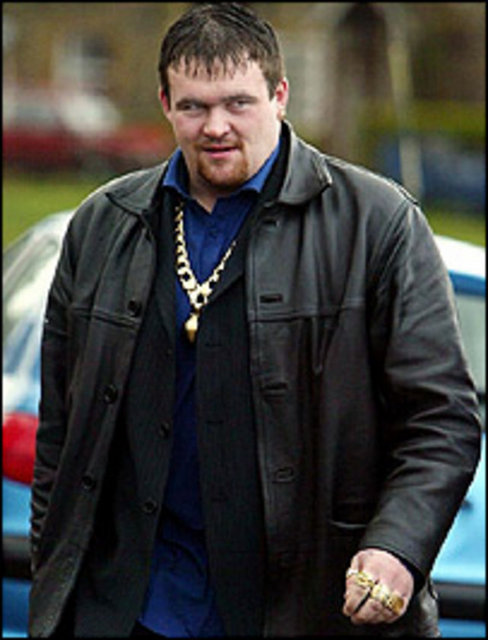 İlk başlarda ailesine ve arkadaşlarına hediyeler alan Carroll, sonrasında uyuşturucuya, arabalara, partilere ve kadınlara harcayarak parasını kaybetmeye başladı.