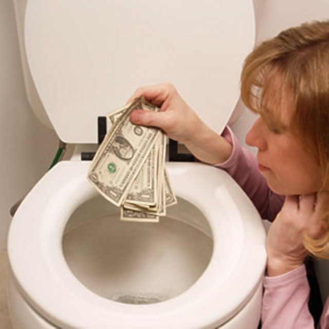 Borçlarını ödemek için krediye ihtiyacı var - Suzanne Mullins 1993′te piyangoyu kazandı ve tek seferde tüm parayı almaktansa yıllık olarak belli miktarda ödemeler almayı tercih etti.