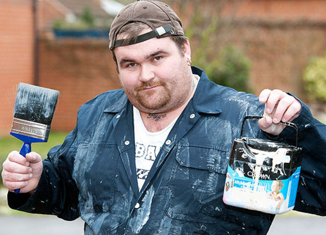 100.000 sterlinini kadınlara, 1 milyon sterlini at ve köpek yarışlarına ve 1 milyon sterlini de favori takımı Rangers'ın oyunlarında kaybeden Carroll şu an haftada 42 dolar kazanıyor ve 42 dolarla yaşamanın bir milyonla yaşamaktan çok daha kolay olduğunu söylüyor.