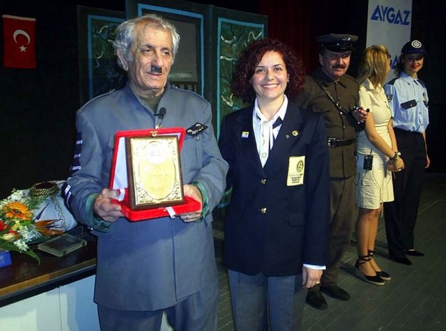 Eğitimini Anadolu'nun çeşitli bölgelerinde tamamladı.