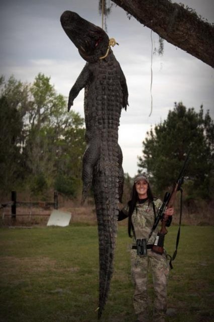 Twitter dışında Facebook'ta da yayınlanan ve Bachman'ın ölü zebra, aslan, ayı, geyik gibi hayvanların yanında çektirdiği fotoğraflar, büyük kızgınlık yarattı.