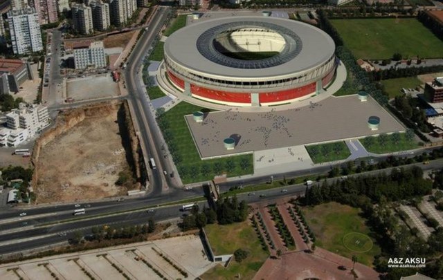 ANTALYA STADYUMU: 136 dönüm arazi üzerine inşa ediliyor. 6 Aralık'ta ihalesi yapılacak. 33 bin seyirci kapasiteli. Stadyumun hemen yanı başında 10 bin seyirci kapasiteli bir spor salonu ve 3 bin seyirci kapasiteli yüzme havuzu yapılacak.  -