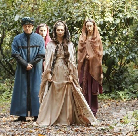 Şehrin kapılarından Edirnekapı'ya yaptığı cami ile Mimar Sinan'ın yalnızlığını anlatmak istediği söylenir. 