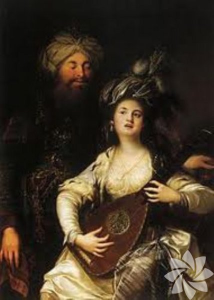 Annesi 1558 yılında öldükten sonra babasına annesinin oynadığı danışmanlık rolünü oynadı. 1566 yılında babası öldükten sonra yerine geçen erkek kardeşi II. Selim'in saltanatı boyunca da danışmanlığını sürdürdü. 