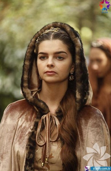 1562-1565 yılları arasında yine Mimar Sinan'a İstanbul'un Edirnekapı semtinde cami, çeşme, hamam ve medreseden oluşan Mihrimah Sultan Camii ve külliyesini yaptırdı. - 