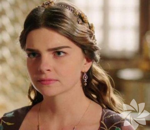 Üsküdar'daki caminin iki minaresi arasından doğan güneş, Edirnekapı'daki caminin ardında batar. 