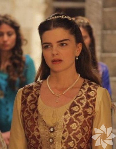 Mimar Sinan, Üsküdar'da Mihrimah Sultan adına inşa etmeye başladığı camiyi yedi yılda tamamladı. 