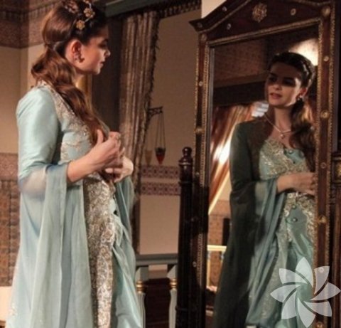 Mimar Sinan'ın eserlerine Mihrimah Sultan'ın ilham verdiği söylenir. Denen o ki, yapının silueti Mihrimah Sultan'ın uzun saçlarını yansıtır.  