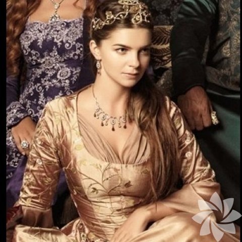 II. Selim'in iki yaş büyük ablası İsminin anlamı, Mihr-ü Mah Farsça "Güneş ve Ay" anlamına gelir. 1522 yılında Topkapı Sarayı'nda dünyaya geldi. 