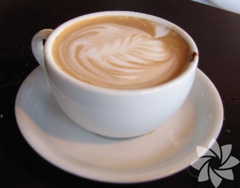 Mocha: İsmini Yemen'deki Moka limanından almıştır. Espresso, süt ve çikolata ile yapılan, içimi yumuşak bir kahvedir. Aromalı olarak da içilebilen Mocha'yı hafif bi yemek sonrası içmeniz daha doğru olacaktır. 