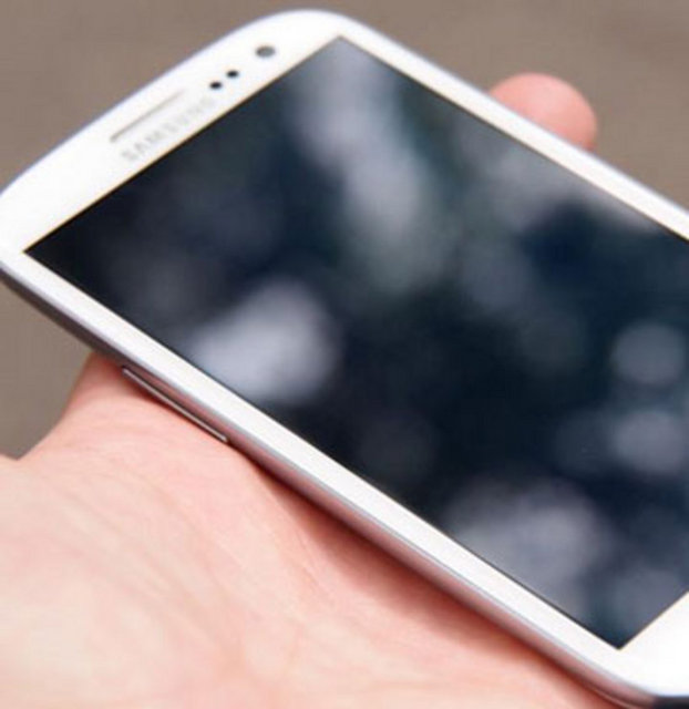 17- Samsung Galaxy S III - Satılan ürün adeti: 40 milyon