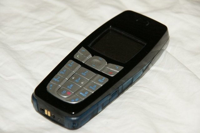 10- Nokia 6010  - Satılan ürün adeti: 75 milyon