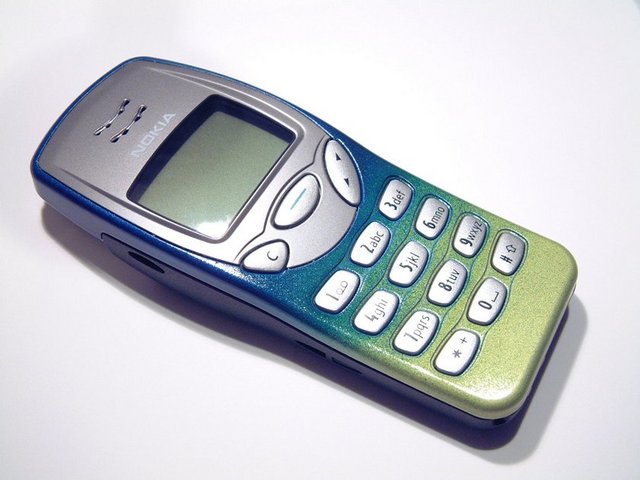 2- Nokia 3210  - Satılan ürün adeti: 160 milyon