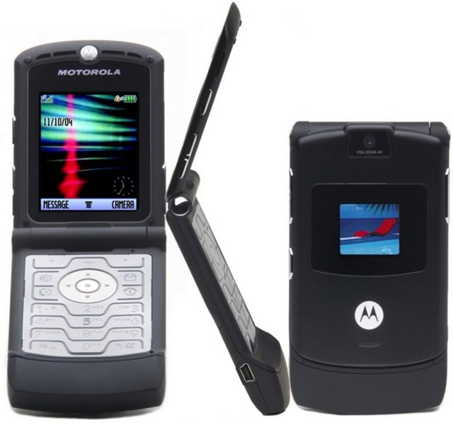 7- Motorola RAZR V3 - Satılan ürün adeti: 130 milyon