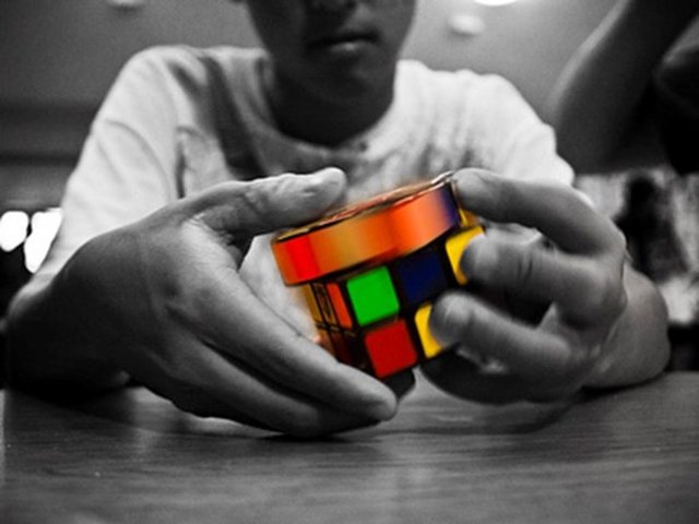 3- 1980 yılından bu yana 350 milyon adet satılan Rubik Küpü en çok satılan oyuncak oldu.  -