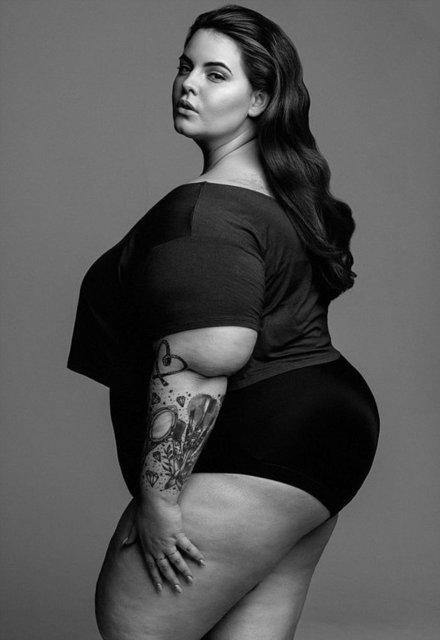 Tess Holliday'in aksine kıvrımlı model olarak podyumlarda son dönemde öne çıkan Ashley Graham "büyük beden" kavramının ortadan kaybolmasını istediğini belirtmişti.