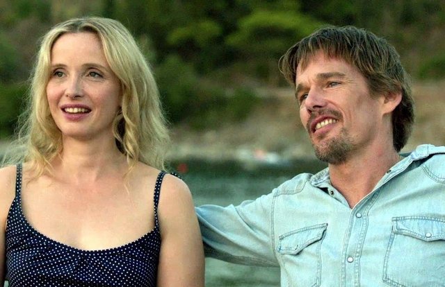 Before Sunrise ve Before Sunset filmlerinin ardından yönetmen Richard Linklater ile oyuncular Ethan Hawke ve Julie Delpy'i tekrar bir araya geliyor ve Before Midnight ile birlikte seriye son nokta koyuluyor. Filmin senaryosu önceki filmde olduğu gibi Linklater, Hawke ve Delpy ortaklığının ürünü.