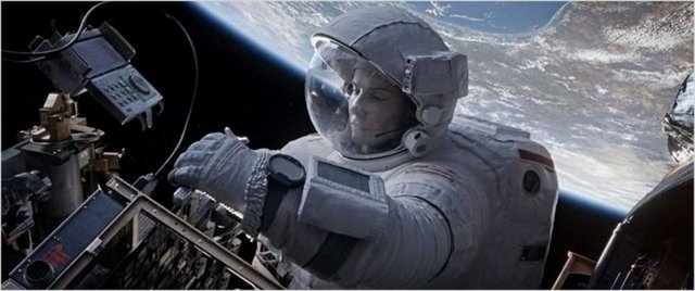 Konusu:Dr. Ryan Stone zeki bir tıp mühendisidir ve emekliliğinden önce son görevine çıkan yetenekli ve deneyimli astronot Matt Kowalsky'nin yönetimindeki mekikte ilk uzay yolculuğuna çıkar. Herşey yolunda gibi görünürken rutin bir keşif yürüyüşü sırasında bir felaket yaşanır. Mekik çarpan bir cisim sonucu paramparça olur. İki bilim insanı uzay boşluğunda yapayalnız kalırlar.
