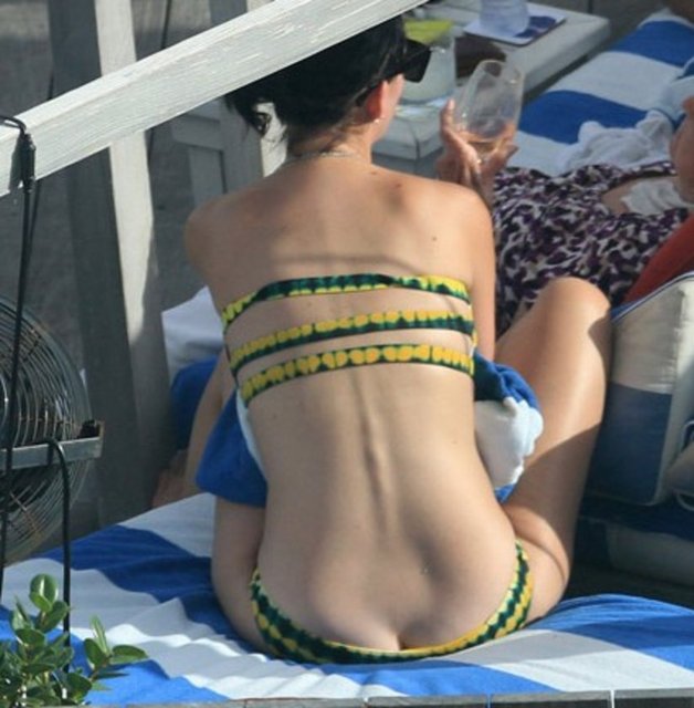 Bikini Ass Crack