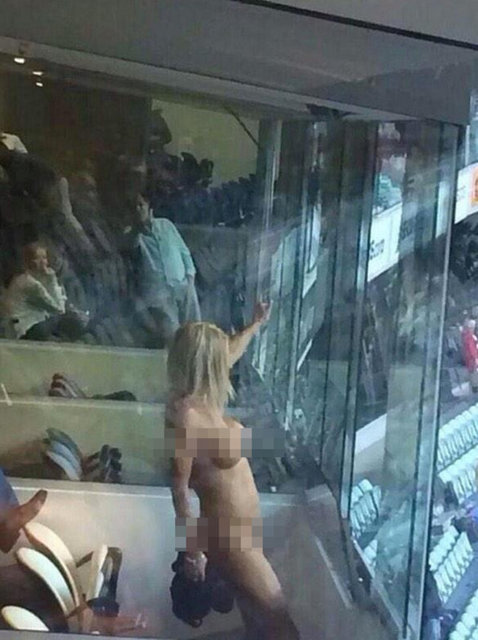 Avustralya'da Hawthorn Hawks ve Sydney Swans futbol takımları arasında oynanan final maçı öncesinde kendi takımı olan Hawthorne'un maçı kazanması halinde çırılçıplak soyunacağı sözünü veren İskoçyalı model Heather McCartney