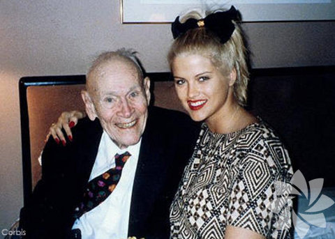 Gerantofili: Kendisinden yaşça büyük kişilerle cinsel ilişkiye girme eylemi.