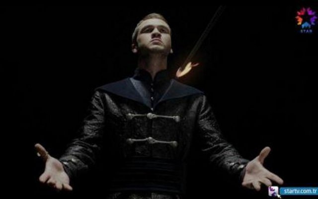 Şehzade Bayezid - Kanuni hayattayken kardeşi II.Selim ile taht mücadelesine girmiş ve yenilmiştir.Yenilgiden sonra iran'a kaçmıştı.  -