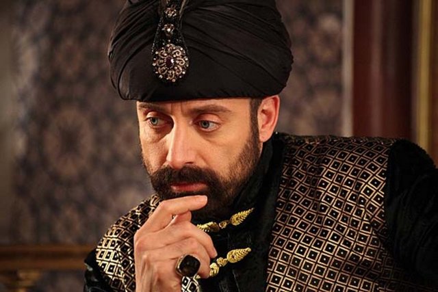 7 Eylül 1566 gecesi, Zigetvar'ın alınmasından bir gün önce, kaynaklara göre nikris, dizanteri, felç veya anjin sebebiyle 71 yaşında vefat etti. Süleyman'ın ölümü 48 gün boyunca, 21 Ekim günü ordunun Zigetvar'dan ayrılışına kadar saklandı.