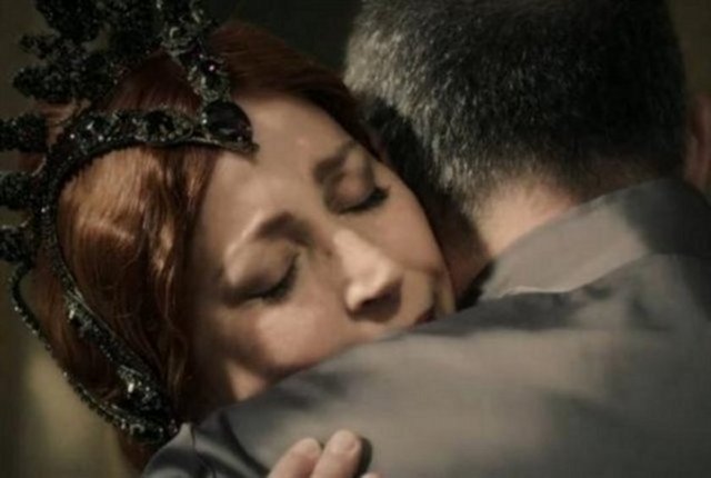 Büyük bir cenaze töreninin ardından Süleymaniye Camiisi avlusuna gömüldü. Mezarı üzerine türbesi eşi I. Süleyman tarafından yaptırıldı.