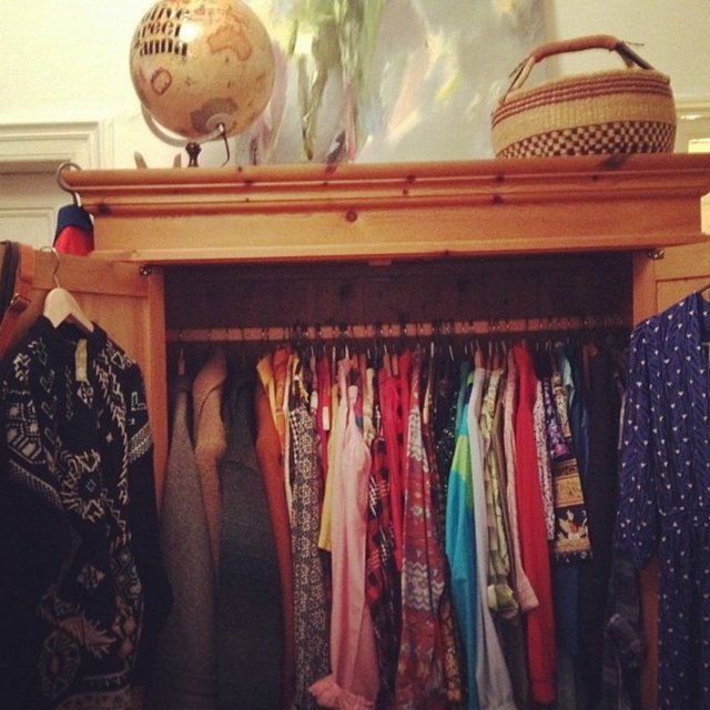 Nereden yaparsak yapalım,nerede yaparsak yapalım alışveriş yapmanın verdiği hazzı tanımlamama gerek yok sanırım.  -